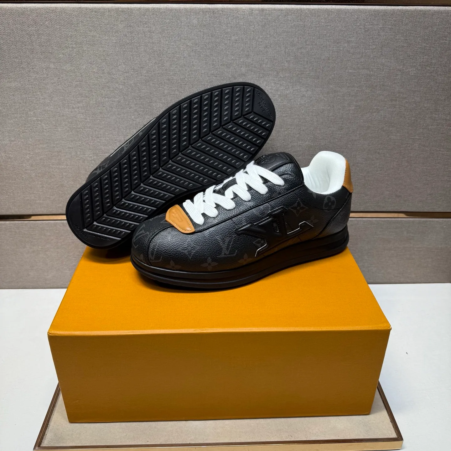 Men's men's shoes 💰pp560 [LV～] Men's casual shoes 2025z cabinet sales simultaneously 🔶Size: 38-44 #️⃣ 🔷2 colors🔜The upper is made of multi-material splicing➕Mesh lining, comfortable and breathable, sole: original comfortable and wear-resistant outsole, ⚠️real thing📱photographed🎬real thing is better📢📢📢